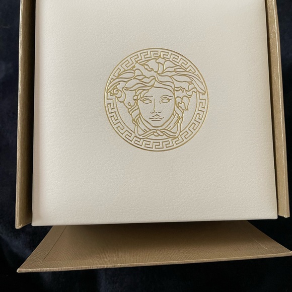 Versace Pink Leather Band Women’s Watch - Picture 4 of 11